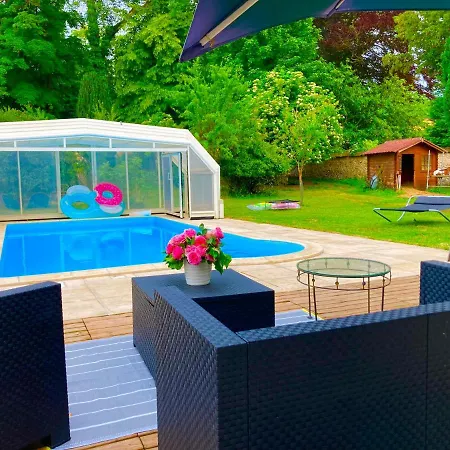 Chez Lilly Et Cie: Nature Et Bien-Etre / Spa Saint-Martin-dʼAblois