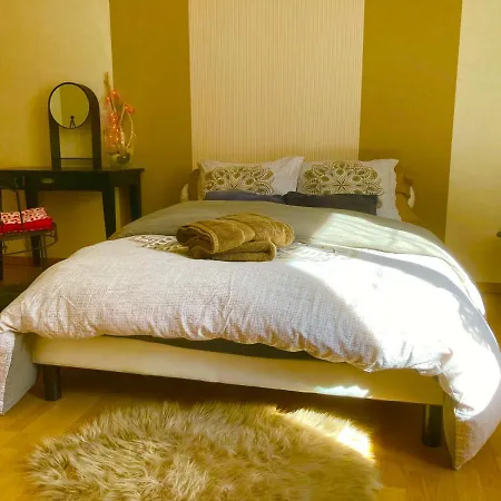 Chez Lilly Et Cie: Nature Et Bien-Etre / Spa Saint-Martin-dʼAblois